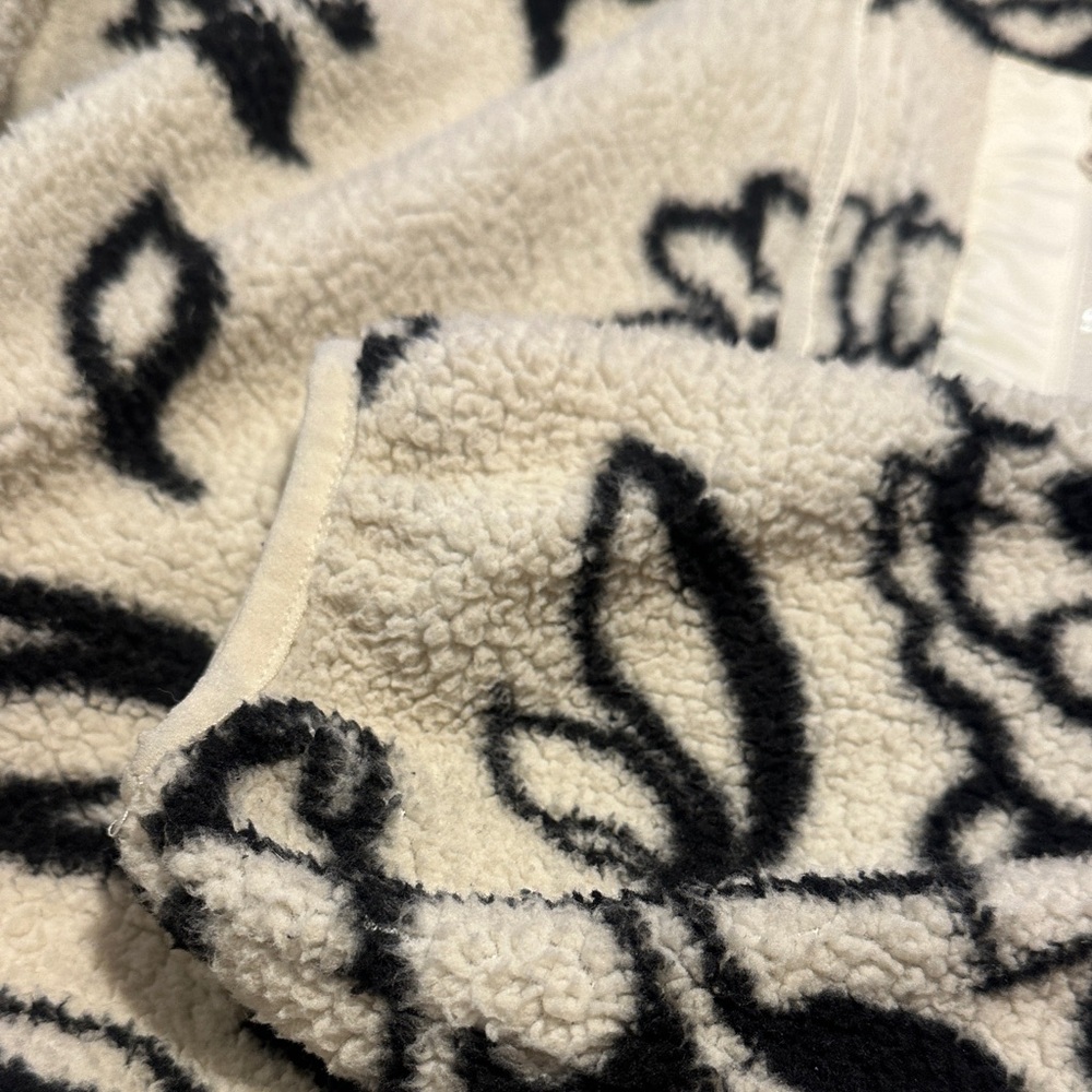 Como Blu-Floral Sherpa Jacket - Black and Cream - Picture 4 of 9